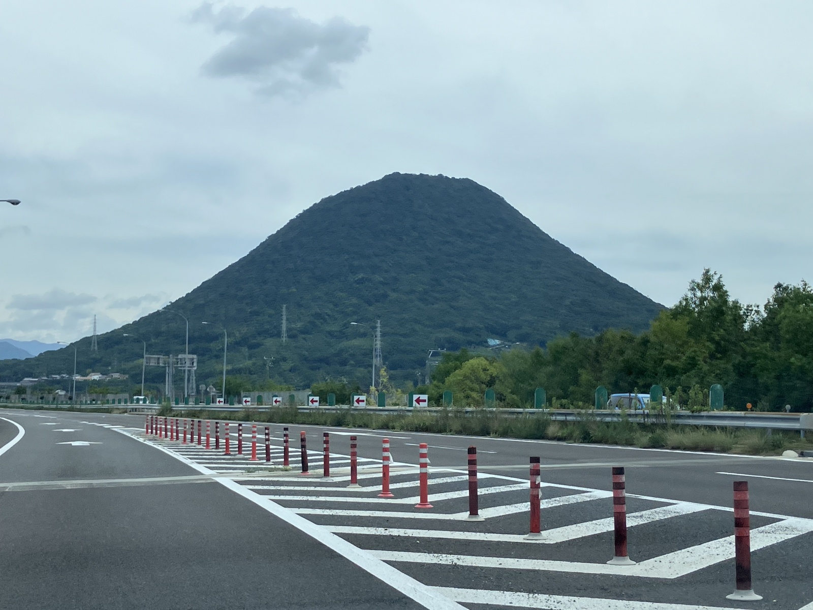 飯野山への登山道
